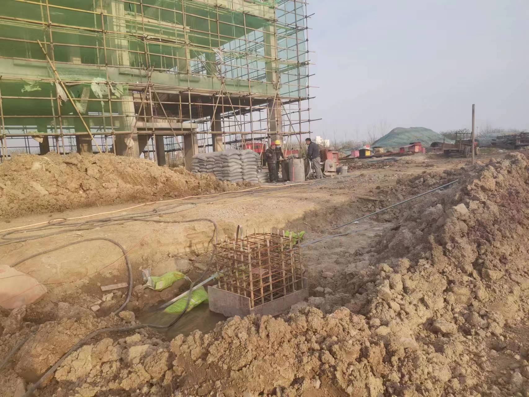 双湖当桥梁出现裂缝的时候应该及时加固修补